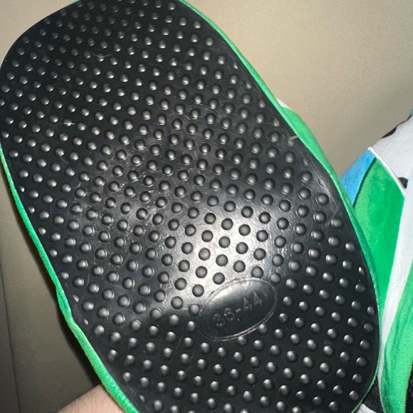 Chunky Dunk Plush Slippers Fits Men’s US Size 4-10.5 - Picture 2 of 6